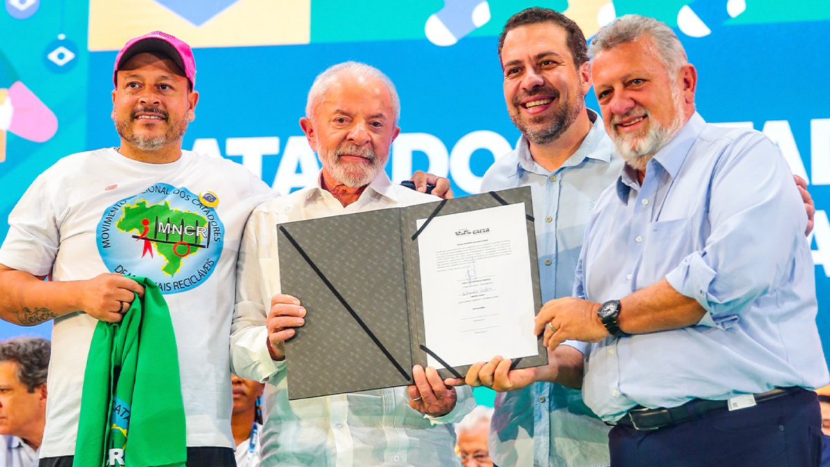 Alex Cardoso, Presidente Lula, Ministro da SGP Guilherme Boulos e presidente da Fundação Banco do Brasil